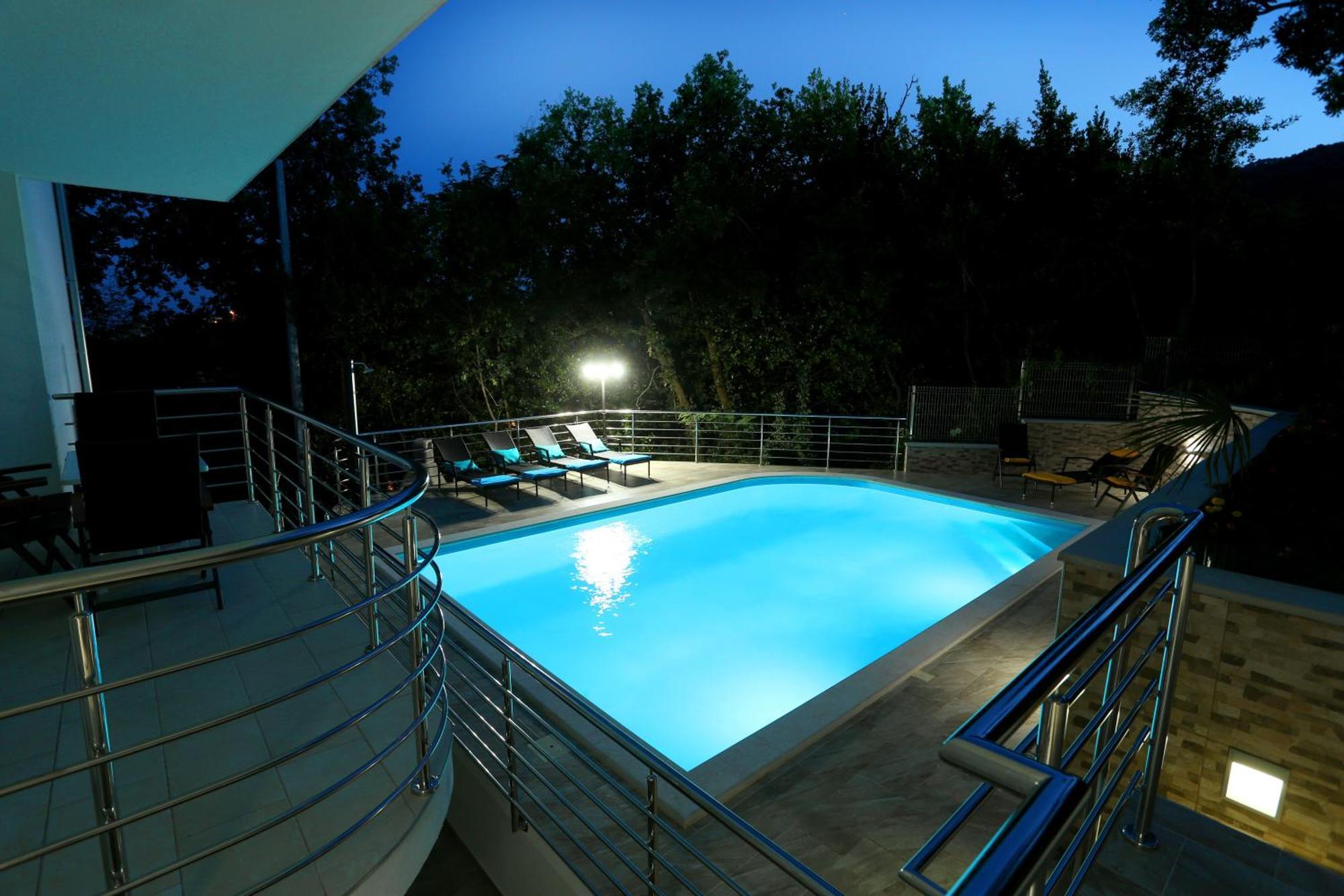 Apartmán Dragi With Pool, Sauna, & Whirlpool