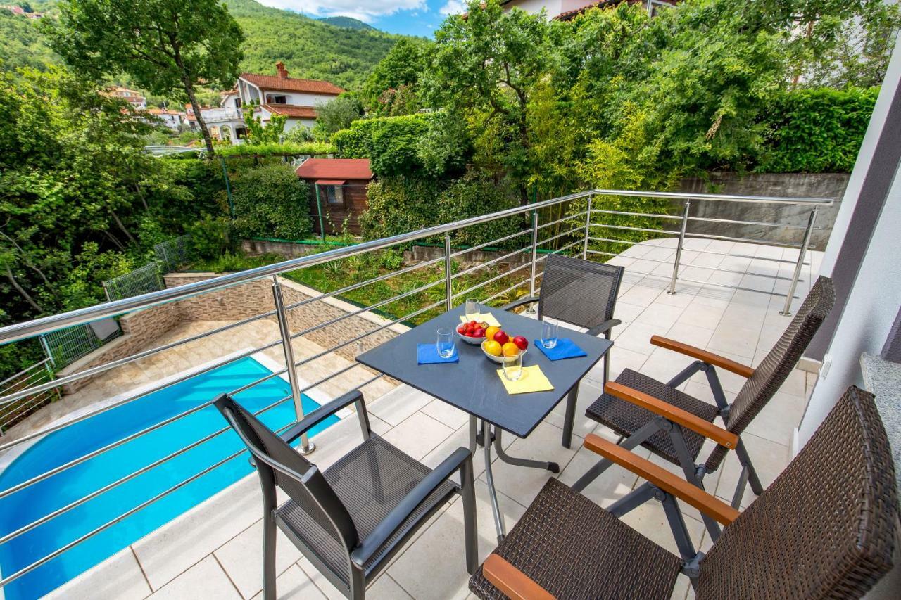 Dragi With Pool, Sauna, & Whirlpool Apartmán *