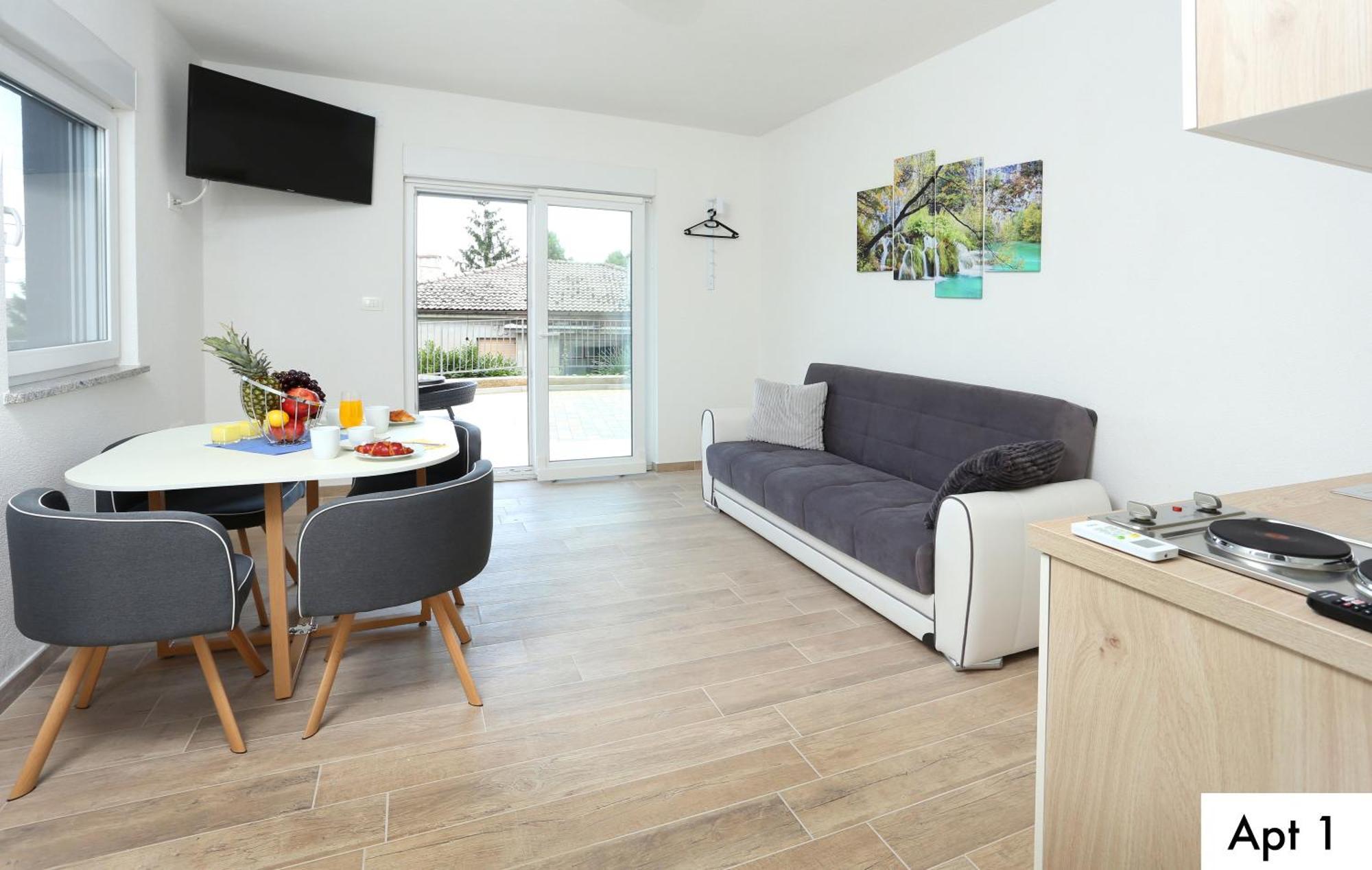 Dragi With Pool, Sauna, & Whirlpool Apartment